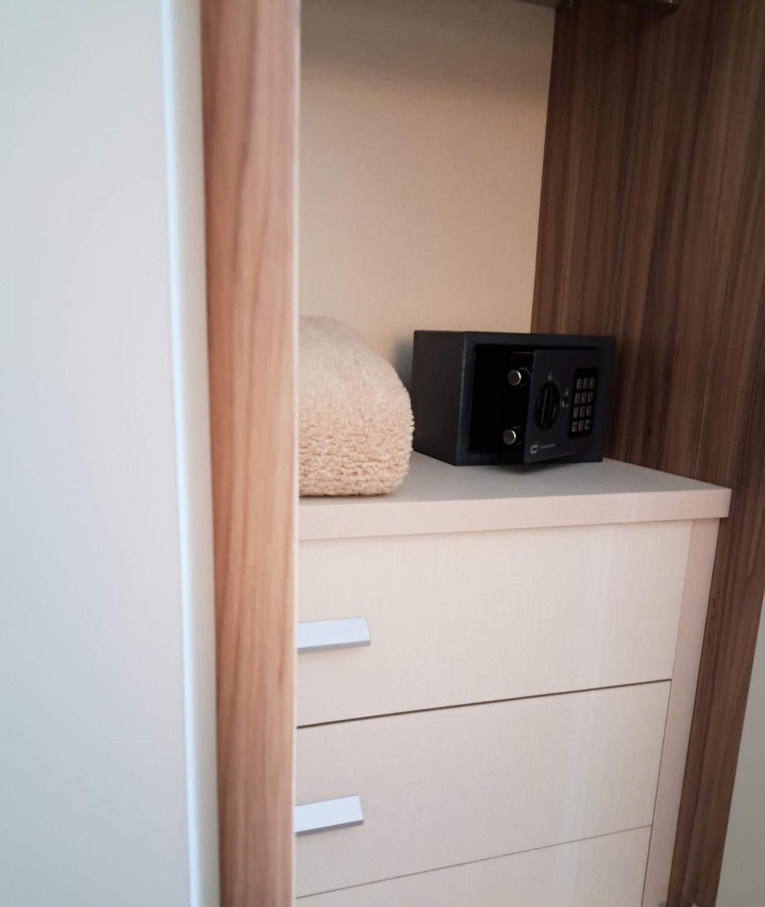 Poesis Suite Bari Bagian luar foto