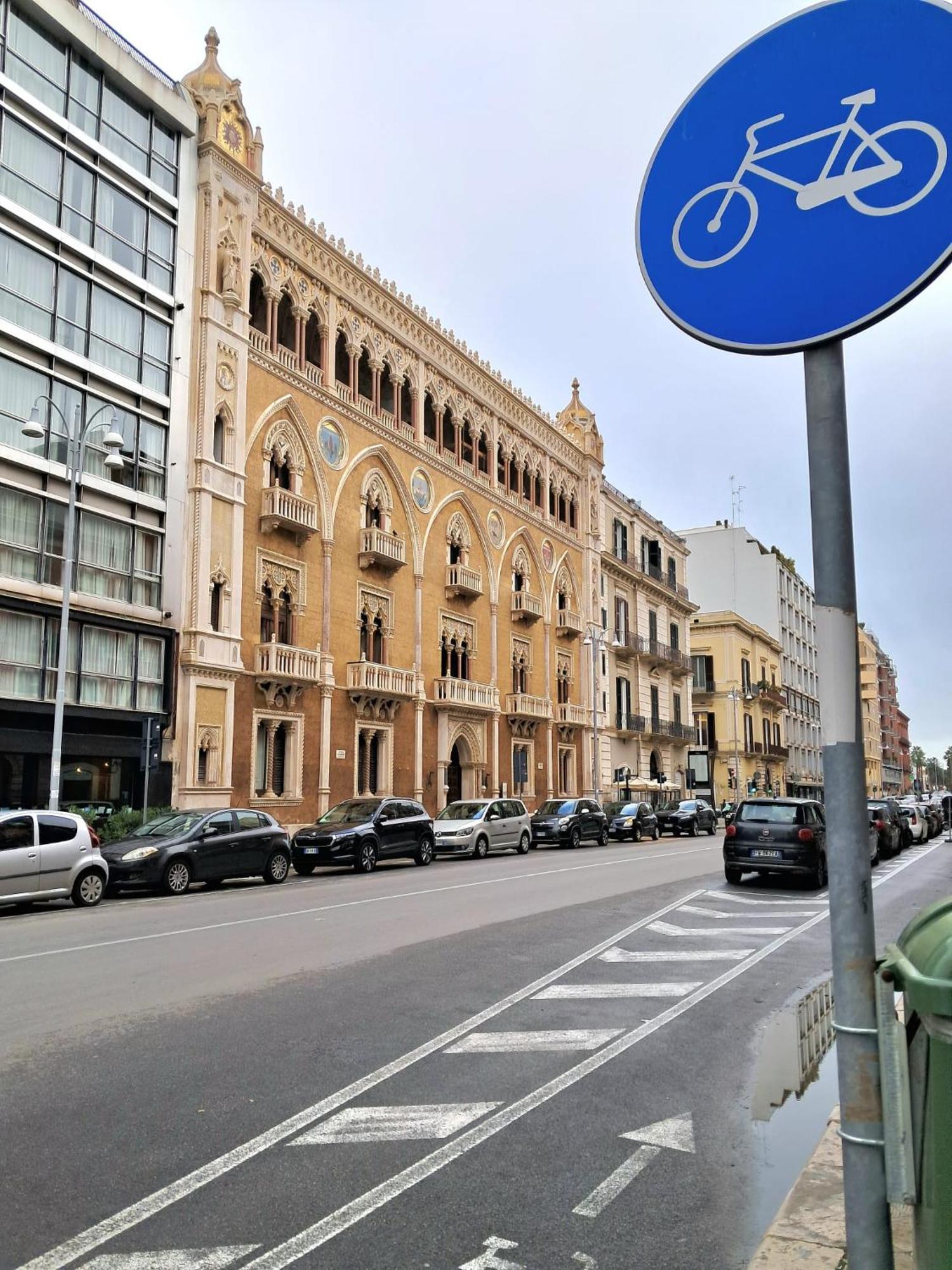 Poesis Suite Bari Bagian luar foto
